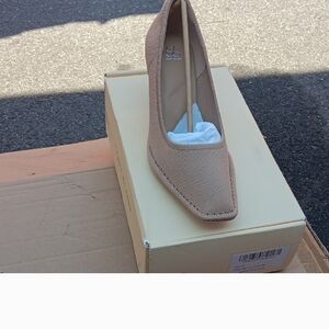 Knit Pointed-Toe Pump in Taupe